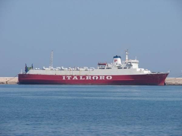 ITALRORO RoRo Italroro Two 01_Alessandro Orfan� 10Ap07
