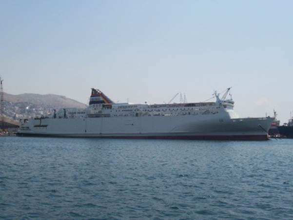 AGOUDIMOS LINES FB Ionian Queen 03_Nikos Thrylos 09Lu05